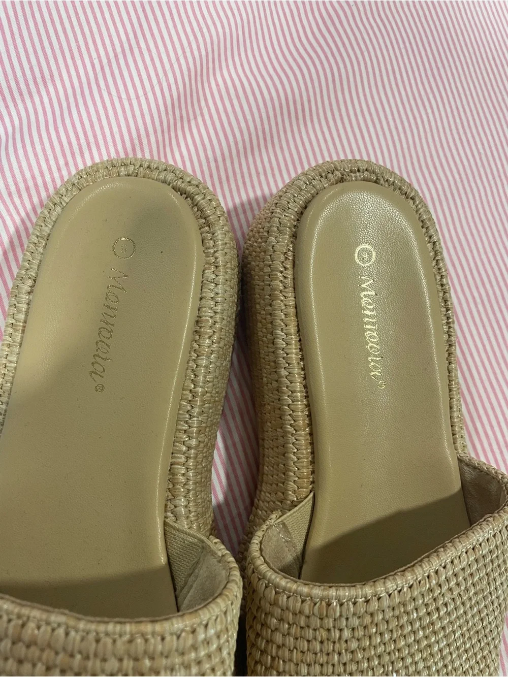*NEW IN BOX* Natural raffia platform sandals, size 9